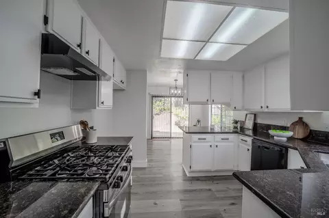 Kitchen - 117 Seafarer Ct, Vallejo, CA 94591 photo 2 of 4