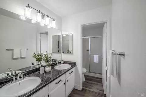 Bath - 117 Seafarer Ct, Vallejo, CA 94591 photo 3 of 5