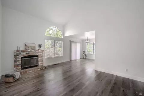 Living - 117 Seafarer Ct, Vallejo, CA 94591 photo 1 of 3
