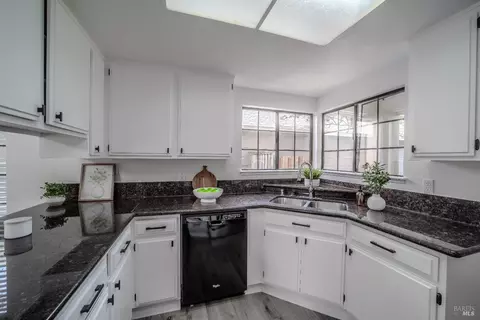 Kitchen - 117 Seafarer Ct, Vallejo, CA 94591 photo 3 of 4
