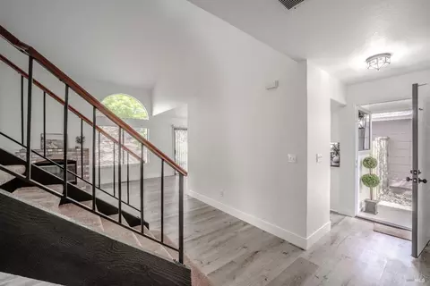 Entry Way - 117 Seafarer Ct, Vallejo, CA 94591 photo 2 of 6