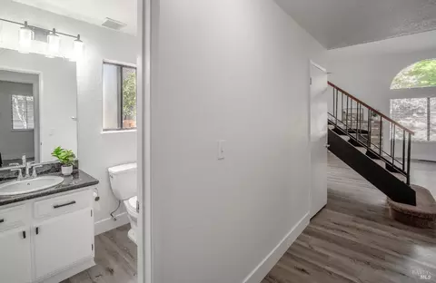 Entry Way - 117 Seafarer Ct, Vallejo, CA 94591 photo 4 of 6