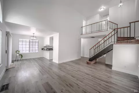Living - 117 Seafarer Ct, Vallejo, CA 94591 photo 2 of 3
