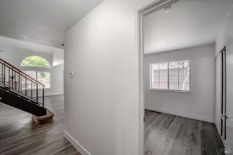 Entry Way - 117 Seafarer Ct, Vallejo, CA 94591 photo 5 of 6