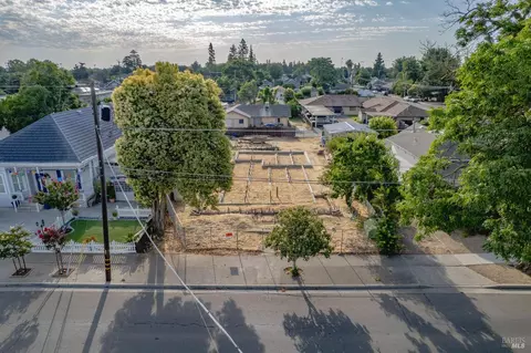 241 S 1st St, Dixon, CA 95620 photo 2