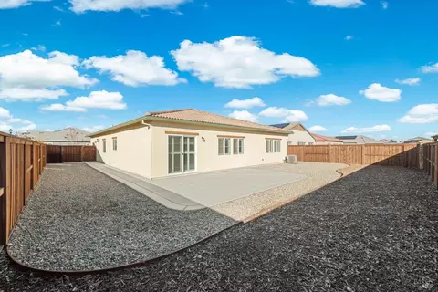 Exterior - 655 Honey Bee Rd, Dixon, CA 95620 photo 3 of 7
