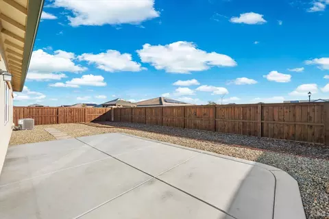Exterior - 655 Honey Bee Rd, Dixon, CA 95620 photo 4 of 7