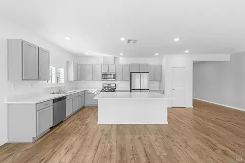 Kitchen - 655 Honey Bee Rd, Dixon, CA 95620 photo 2 of 6