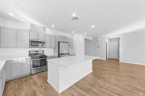 Kitchen - 655 Honey Bee Rd, Dixon, CA 95620 photo 5 of 6