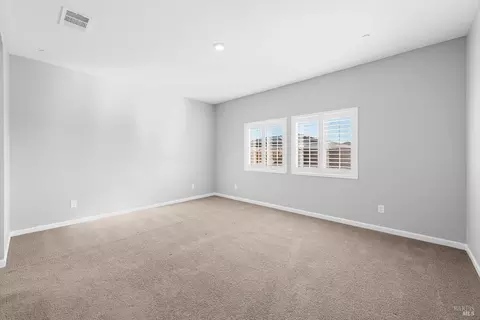 Bedroom - 655 Honey Bee Rd, Dixon, CA 95620 photo 1 of 5