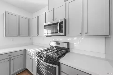 Kitchen - 655 Honey Bee Rd, Dixon, CA 95620 photo 6 of 6
