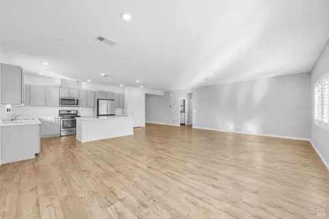Living - 655 Honey Bee Rd, Dixon, CA 95620 photo 4 of 4