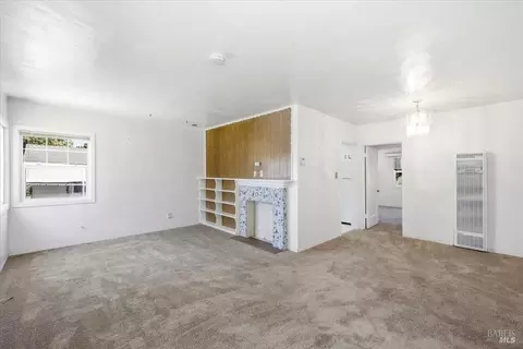 Living - 621 Bonita Ct, Vallejo, CA 94591 photo 1 of 6