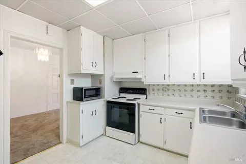 Kitchen - 621 Bonita Ct, Vallejo, CA 94591 photo 3 of 3