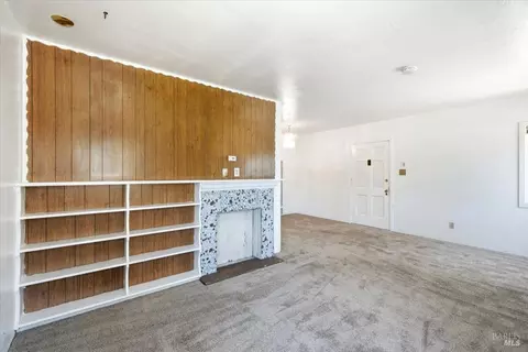 Living - 621 Bonita Ct, Vallejo, CA 94591 photo 4 of 6