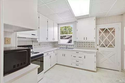 Kitchen - 621 Bonita Ct, Vallejo, CA 94591 photo 1 of 3