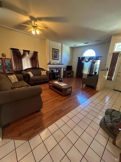 Living - 1915 Dorris Ct, Dixon, CA 95620 photo 1 of 2