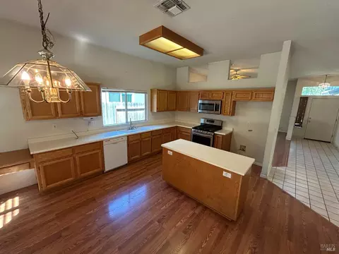 Kitchen - 1915 Dorris Ct, Dixon, CA 95620 photo 2 of 3