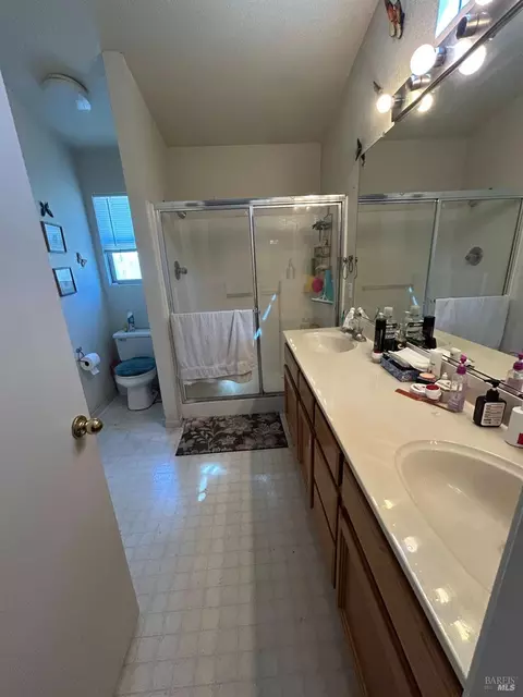 Bath - 1915 Dorris Ct, Dixon, CA 95620 photo 2 of 2