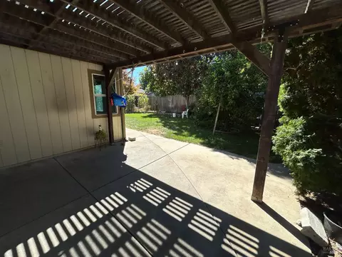 Exterior - 1915 Dorris Ct, Dixon, CA 95620 photo 4 of 5