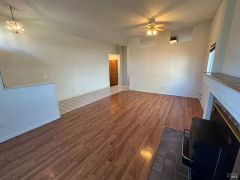 Living - 1915 Dorris Ct, Dixon, CA 95620 photo 2 of 3