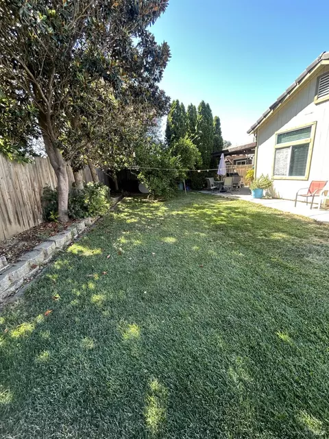Exterior - 1915 Dorris Ct, Dixon, CA 95620 photo 2 of 4