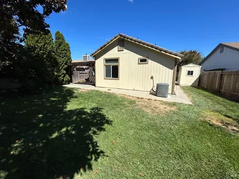 Exterior - 1915 Dorris Ct, Dixon, CA 95620 photo 2 of 5