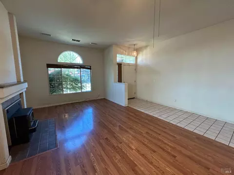Living - 1915 Dorris Ct, Dixon, CA 95620 photo 3 of 3