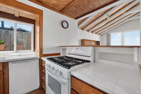 Kitchen - 34 Sandy Beach Rd, Vallejo, CA 94590 photo 2 of 7