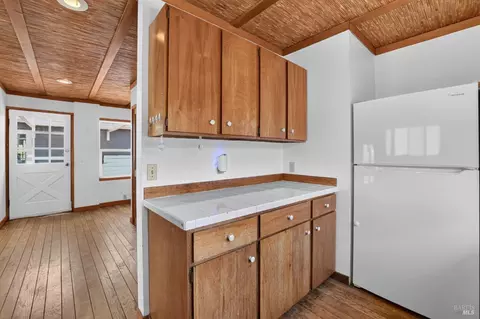 Kitchen - 34 Sandy Beach Rd, Vallejo, CA 94590 photo 5 of 7