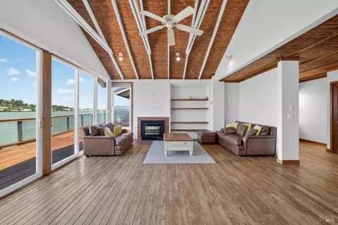 Living - 34 Sandy Beach Rd, Vallejo, CA 94590 photo 2 of 12
