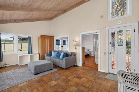 Living - 34 Sandy Beach Rd, Vallejo, CA 94590 photo 10 of 12