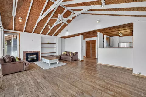 Living - 34 Sandy Beach Rd, Vallejo, CA 94590 photo 5 of 12