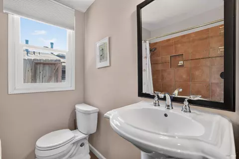Bath - 34 Sandy Beach Rd, Vallejo, CA 94590 photo 3 of 5