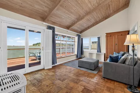 Living - 34 Sandy Beach Rd, Vallejo, CA 94590 photo 9 of 12