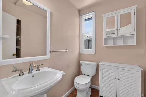 Bath - 34 Sandy Beach Rd, Vallejo, CA 94590 photo 4 of 5
