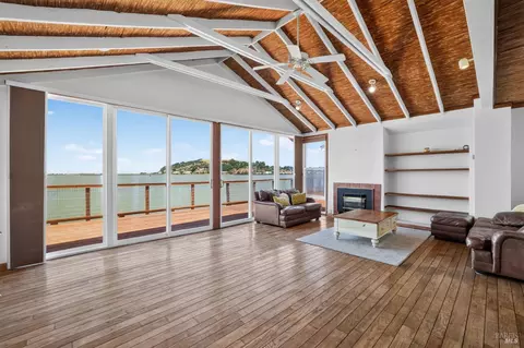 Living - 34 Sandy Beach Rd, Vallejo, CA 94590 photo 3 of 12