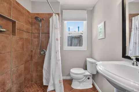 Bath - 34 Sandy Beach Rd, Vallejo, CA 94590 photo 2 of 5