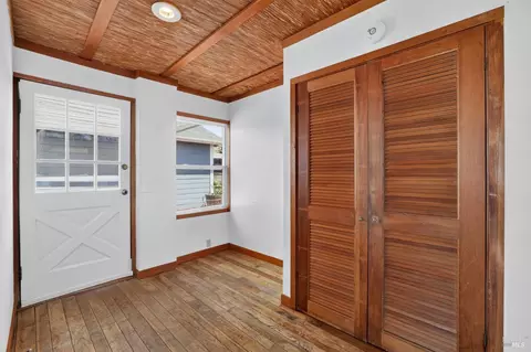 Entry Way - 34 Sandy Beach Rd, Vallejo, CA 94590 photo 2 of 3