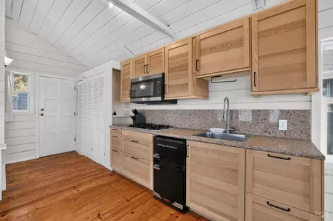 Kitchen - 34 Sandy Beach Rd, Vallejo, CA 94590 photo 7 of 7