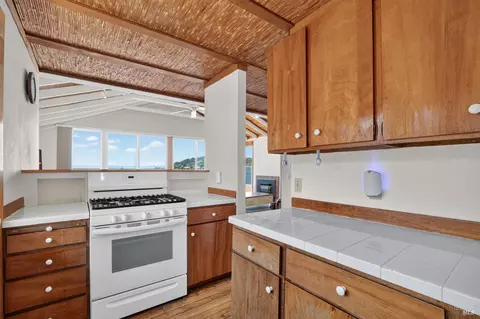 Kitchen - 34 Sandy Beach Rd, Vallejo, CA 94590 photo 3 of 7