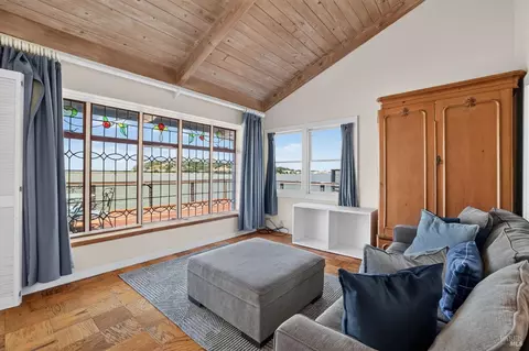 Living - 34 Sandy Beach Rd, Vallejo, CA 94590 photo 7 of 12