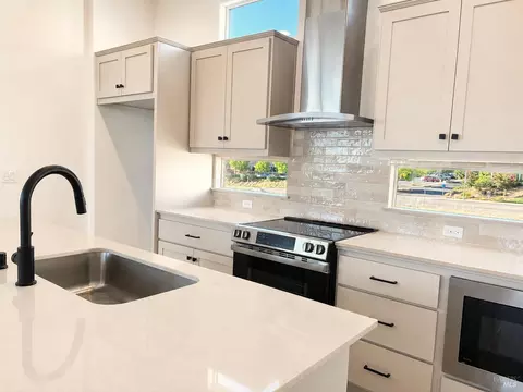 707 Catherine St, Vacaville, CA 95688
