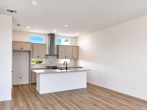 707 Catherine St, Vacaville, CA 95688
