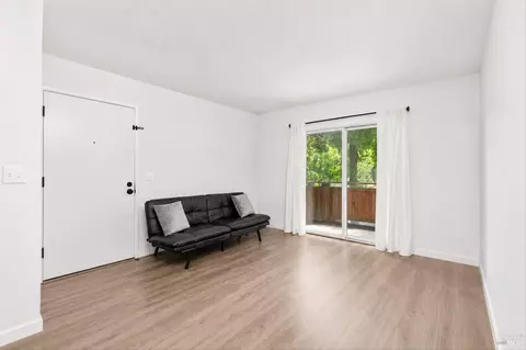 Living - 502 Arcadia Dr, Vacaville, CA 95687 photo 2 of 3