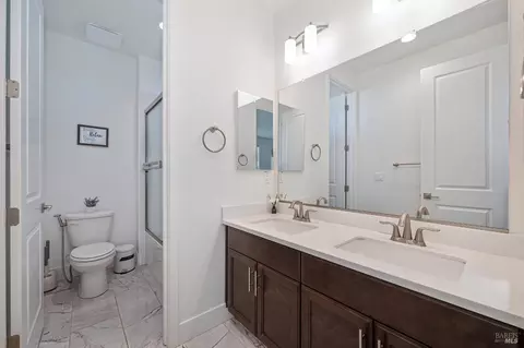 Bath - 2325 Waterside Dr, Fairfield, CA 94533 photo 2 of 5