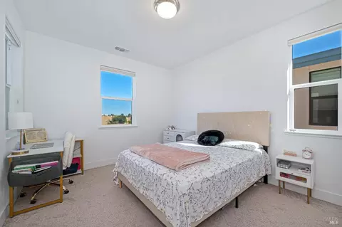 Bedroom - 2325 Waterside Dr, Fairfield, CA 94533 photo 5 of 11
