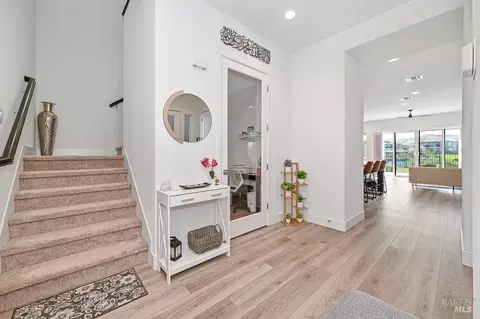 Entry Way - 2325 Waterside Dr, Fairfield, CA 94533 photo 4 of 6