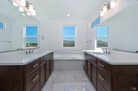 Bath - 2325 Waterside Dr, Fairfield, CA 94533 photo 4 of 5
