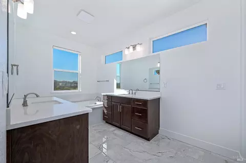 Bath - 2325 Waterside Dr, Fairfield, CA 94533 photo 3 of 5